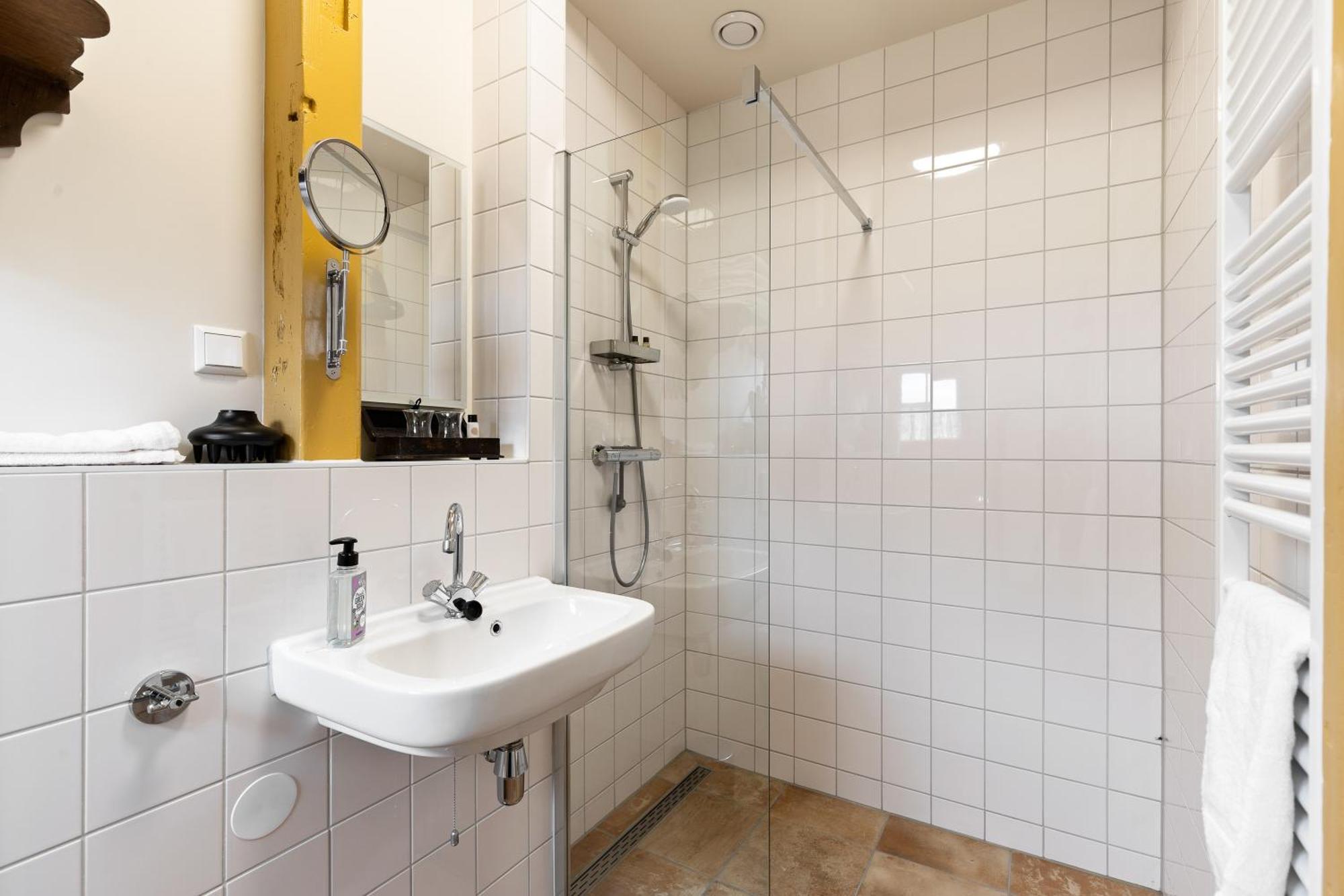 Boutique Hotel Jongwijs Westzaan Esterno foto